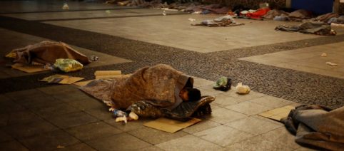Onda de frio prevista pela meteorologia traz foco na ajuda aos moradores de rua