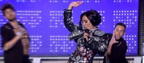 Carmen Alcaide y su particular homenaje a Chanel en 'S&aacute;lvame' (Mediaset)