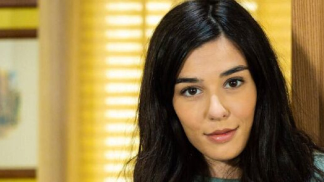 Un posto al sole al 27/5: Rossella confusa dal riavvicinamento di sua madre e Saviani