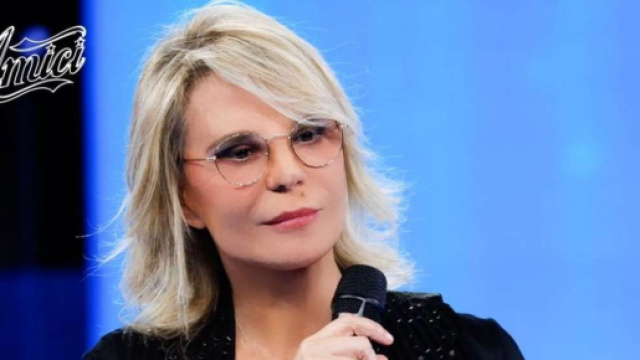 Amici 21, meccanismo ottavo serale: cinque finalisti, doppia esclusione in studio.