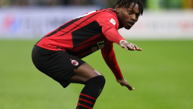 L'Inter penserebbe a Theate, il Milan ai possibili scambi Osimhen-Tonali e Leao-Mahrez.