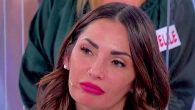 U&D, Platano pizzicata mentre bacia un uomo sconosciuto fuori dal programma.