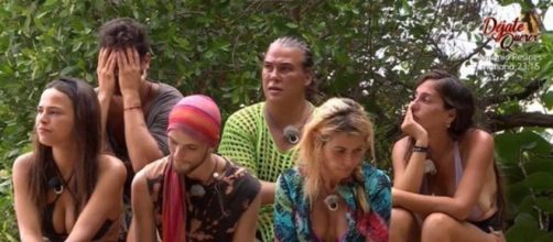 Ha llegado la revoluci&oacute;n al rehacer los grupos en 'Supervivientes' y no ha llovido a gusto de todos (Mediaset)