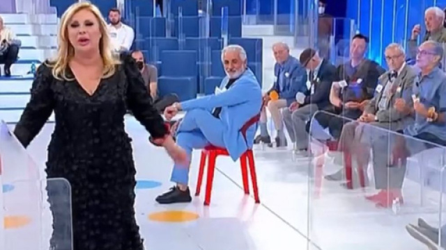 Uomini e donne, ecco quando finisce in tv.