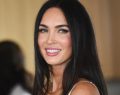 Novità tagli capelli primavera-estate 2022: la chioma lunga di Megan Fox e lo styling wavy