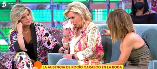 Carmen Borrego llor&oacute; tras escuchar las palabras de Roc&iacute;o Carrasco sobre la boda de su hijo (Captura de pantalla de Telecinco)