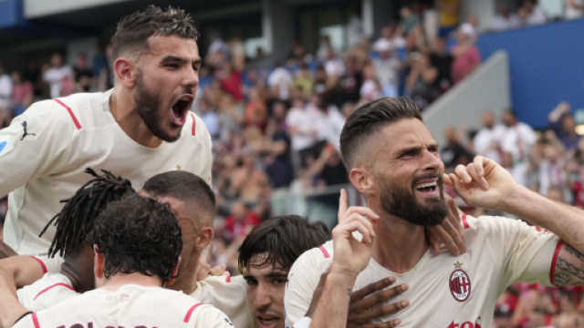 Giroud con una doppietta porta lo scudetto del Milan