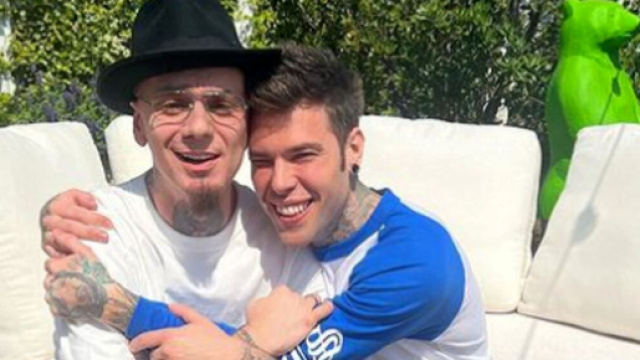 Pace fatta tra Fedez e J-Ax: 'Per tornare a riabbracciarsi ci vuole coraggio'.