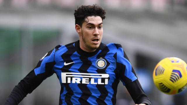 In foto Bastoni, difensore dell'Inter.