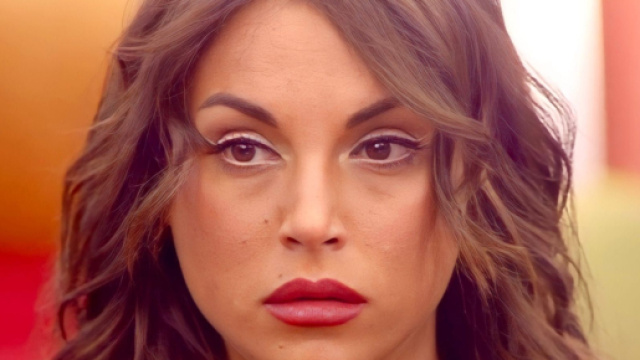 Francesca De Andr&eacute;: &lsquo;Mi ha picchiato mentre ero a terra incosciente&lsquo;.