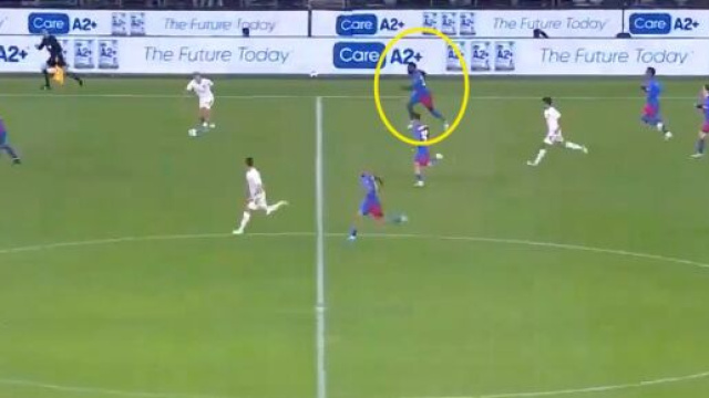 Samuel Umtiti en difficult&eacute; face &agrave; une modeste &eacute;quipe australienne. (cr&eacute;dit twitter)