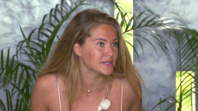 Cassandra "insupportable" avec Giovanni dans La Villa des C&oelig;urs Bris&eacute;s 7, elle r&eacute;agit enfin et se justifie.