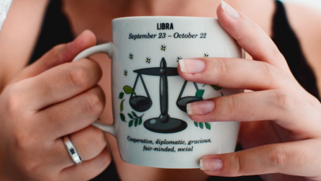 L'oroscopo del giorno 1&deg; giugno: Bilancia sorride insieme all'Acquario (2&ordf; tranche).