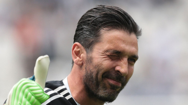 Buffon esalta Pogba e promuove Vlahovic: "Nonostante le difficolt&agrave; ha segnato tanti gol"
