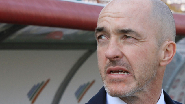 Crotone, Lerda si avvicina agli squali.