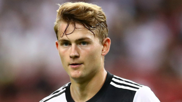 De Ligt, gli agenti del ragazzo vorrebbero abbassare la clausola rescissoria. Dietro ci potrebbe essere il Chelsea.