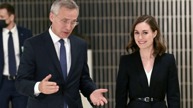 Il Primo Ministro finlandese Sanna Marin e il Segretario Generale della Nato Jens Stoltenberg