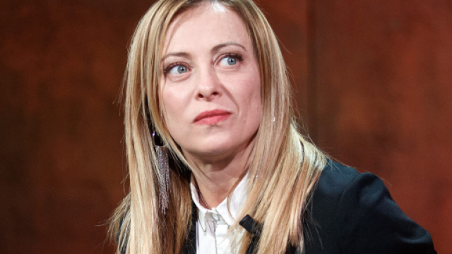 Sondaggi politici, Fratelli d'Italia e Pd appaiati al primo posto.