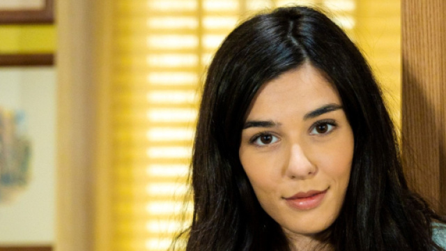 Un posto al sole, spoiler al 13 maggio: Riccardo in intimit&agrave; con Virginia.