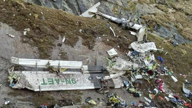 Ritrovato aereo scomparso in Nepal, recuperati 14 corpi.