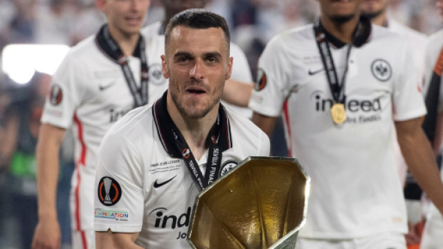 Il serbo Kostic dell'Eintracht piacerebbe molto ai bianconeri.