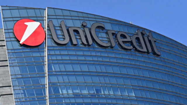 UniCredit unveils &euro;16bn target for shareholder returns by 2024 ... - ft.com