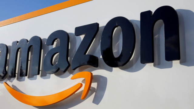 Amazon seleziona magazzinieri in varie sedi del Centro-Nord Italia: stipendio di 1680 euro.