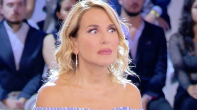 Barbara d'Urso resterebbe a Mediaset dopo un compromesso: avr&agrave; uno studio pi&ugrave; piccolo
