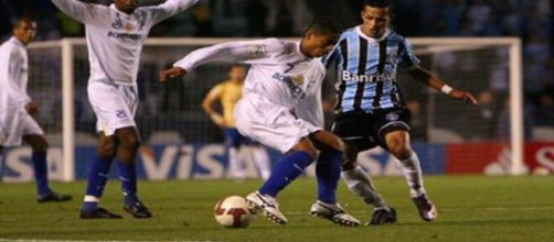 Gr&ecirc;mio e Cruzeiro se enfrentaram pela semifinal da Libertadores em 2009 e a Raposa levou a melhor. (Reprodu&ccedil;&atilde;o)