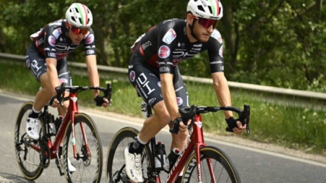 Bais e Tagliani, unici corridori in fuga nella prima tappa del Giro d'Italia.