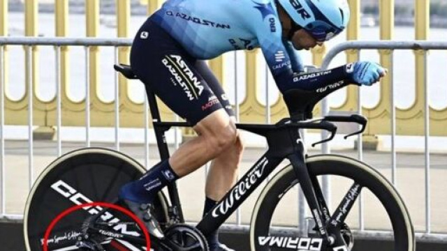 Vincenzo Nibali impegnato nella cronometro di Budapest del Giro d'Italia.