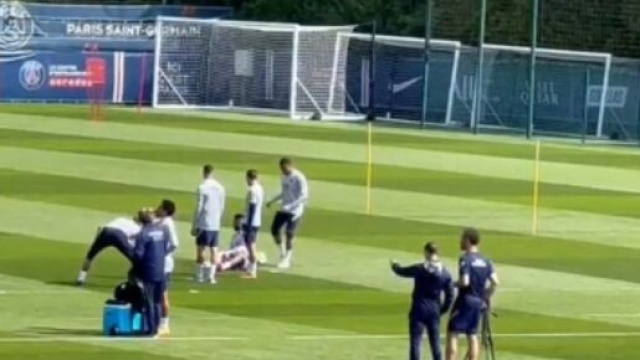 Kylian Mbapp&eacute; rend fou Neymar pendant qu&rsquo;il se change, la vid&eacute;o buzze (capture YouTube)