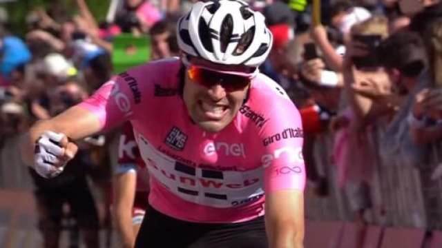 Tom Dumoulin in maglia rosa al Giro d'Italia 2017.