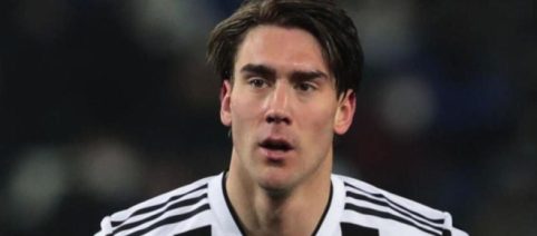Juventus, Allegri potrebbe affidarsi al 4-2-3-1 con tre giocatori a supporto di Vlahovic