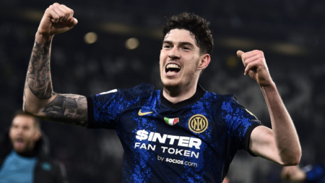 In foto Bastoni, difensore dell'Inter.