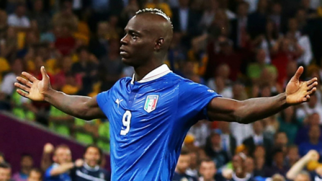 Juventus, Balotelli si propone in maglia bianconera. Cherubini osserverebbe Lacazette.