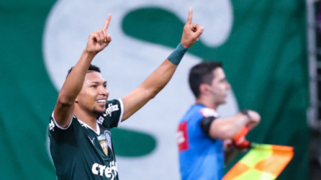 Il Palmeiras travolge il Botafogo e scavalca il Corinthians in vetta al Brasileir&atilde;o 2022.