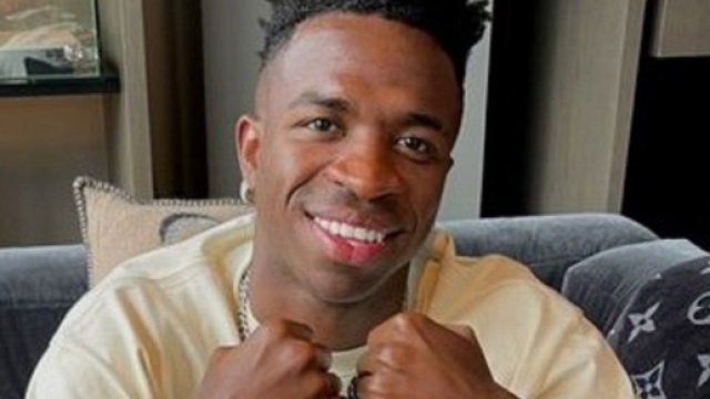 Le swag 'limite' de Vinicius fait parler (capture Twitter officiel de Vinicius)