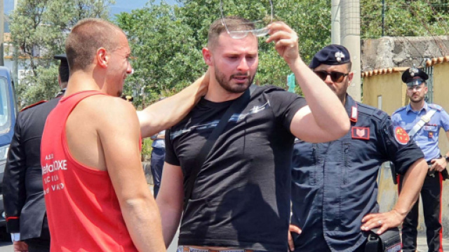 Catania, la disperazione del pap&agrave; della piccola uccisa dalla mamma forse per 'gelosia'.
