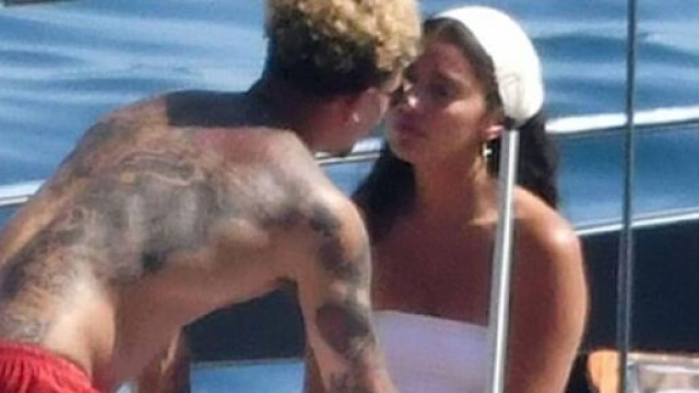 Dele Alli ivre sur un yacht avec le top model Cindy Kimberley, les photos font parler (captures YouTube)