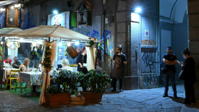 Napoli, diciassettenne uccide la madre adottiva a coltellate.