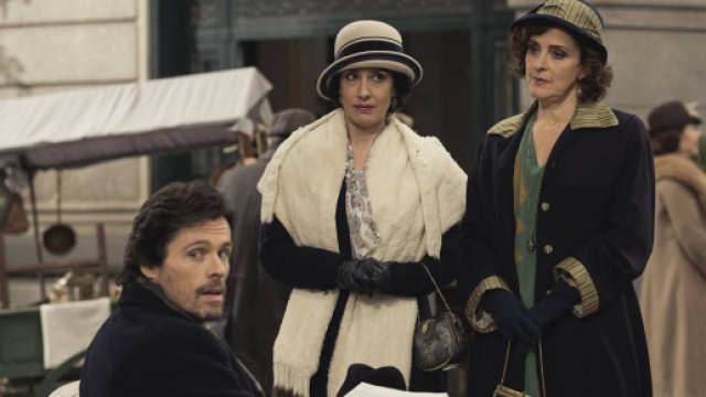 Una vita, trame Spagna: Rosina e Hortensia risolvono i problemi economici grazie a Pascual.