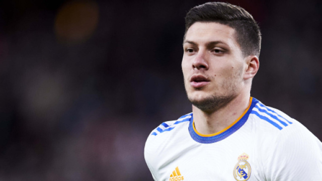 Calciomercato Milan, possibile sfida alla Fiorentina per Jovic.