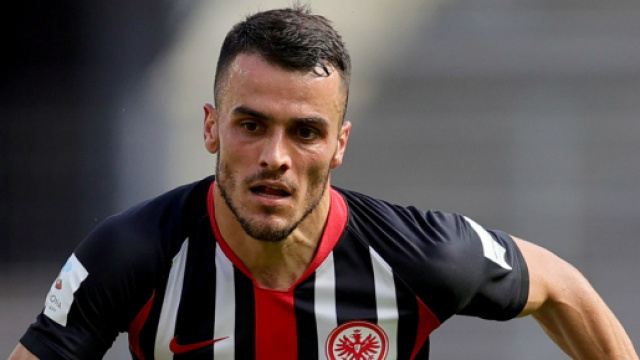 Kostic pu&ograve; lasciare l' Eintracht: piace alla Juve.