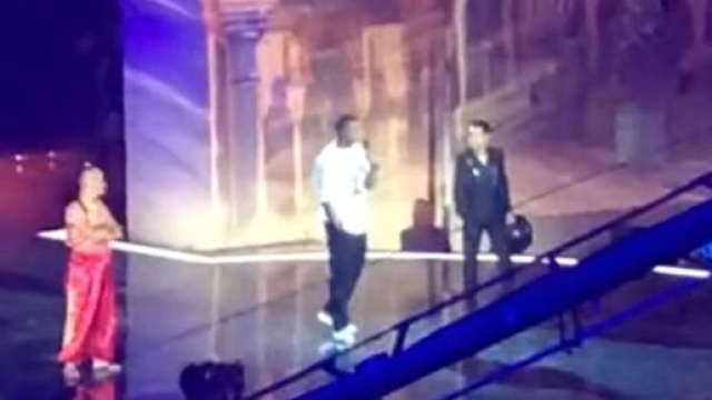 Kylian Mbapp&eacute; met le feu sur sc&egrave;ne au Marrakech du rire (capture YouTube)