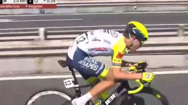 Louis Meintjes al comando del Giro dell'Appennino.