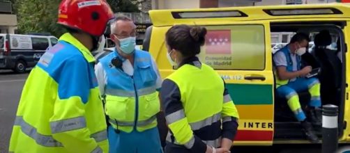 El SUMMA 112 de Madrid lleg&oacute; al lugar donde un hombre y dos mujeres fueron encontrados muertos a tiros (SUMMA Madrid)