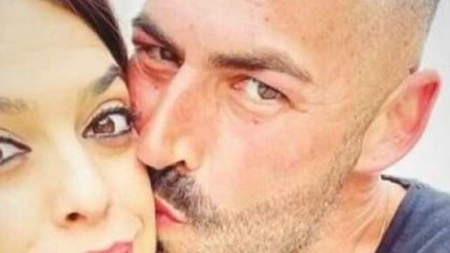 Lecce, Donatella Miccoli &egrave; stata uccisa in casa dal marito Matteo Verdesca che poi si &egrave; suicidato.