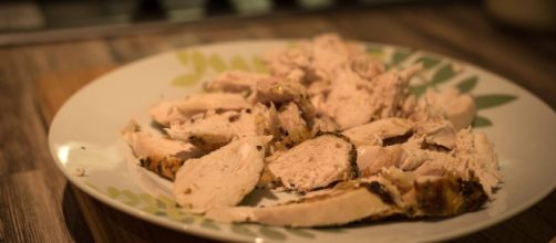 Las pechugas de pollo de envases de 140 gramos de Carrefour y Serrano ven&iacute;an con alergenos no declarados (Piqsels)