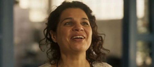 Maria Bruaca fica incomodada com a presen&ccedil;a de Marcelo e &eacute; repreendida por Le&ocirc;ncio (Divulga&ccedil;&atilde;o/TV Globo)